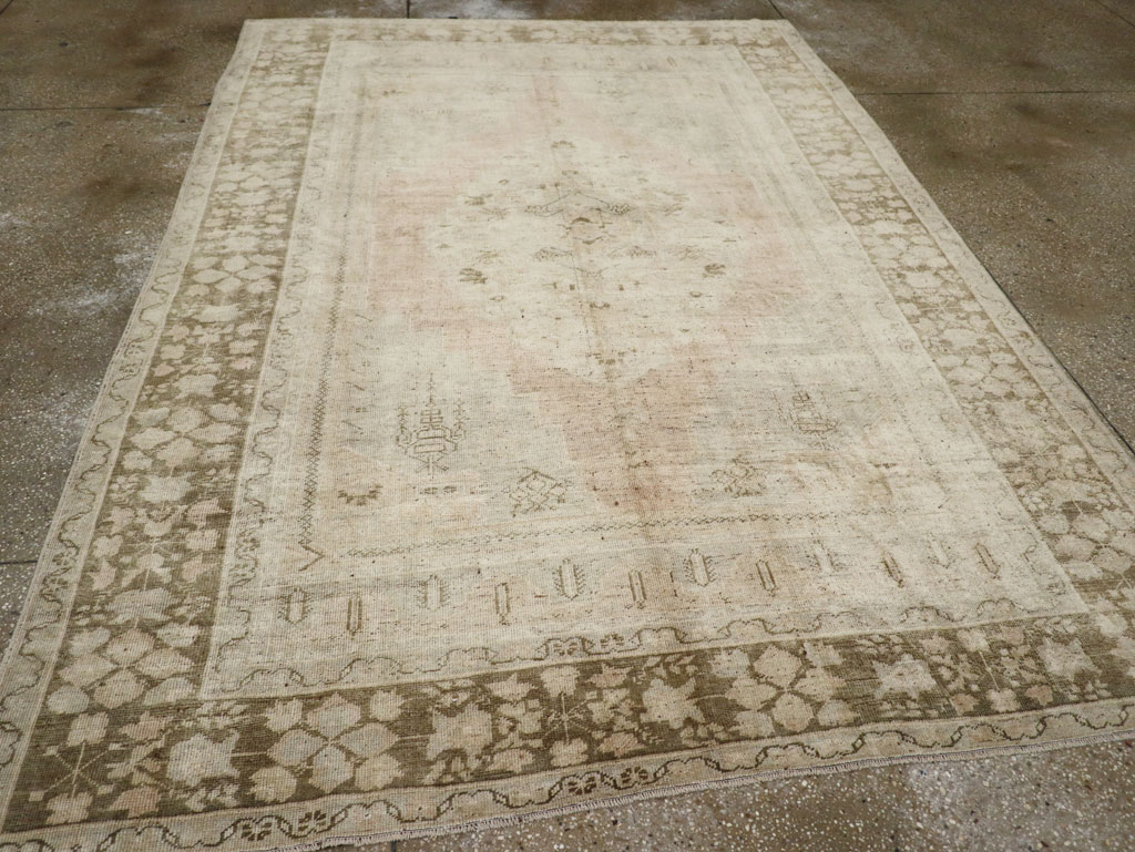 Vintage Turkish Anatolian Accent Rug, No.33487 - Gsblank