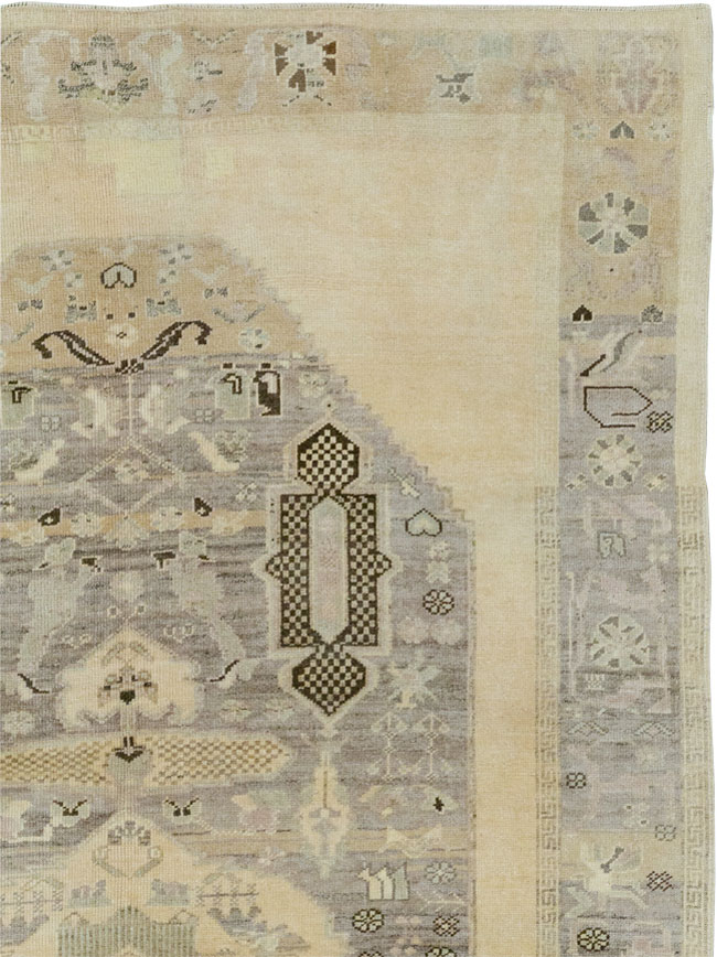 Vintage Turkish Anatolian Accent Rug, No.33488 - Gsblank