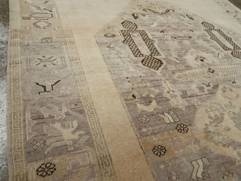 Vintage Turkish Anatolian Accent Rug, No.33488 - Gsblank