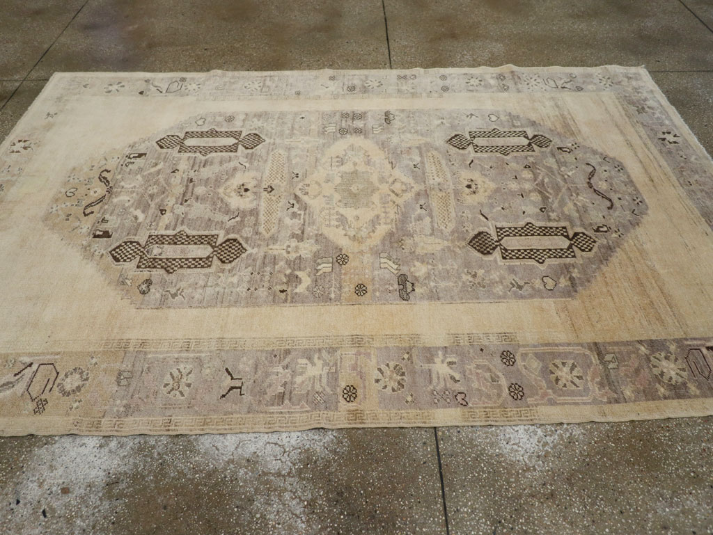 Vintage Turkish Anatolian Accent Rug, No.33488 - Gsblank