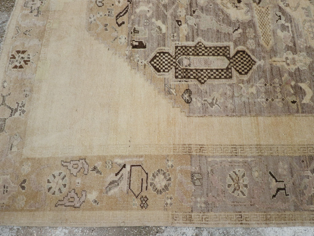 Vintage Turkish Anatolian Accent Rug, No.33488 - Gsblank