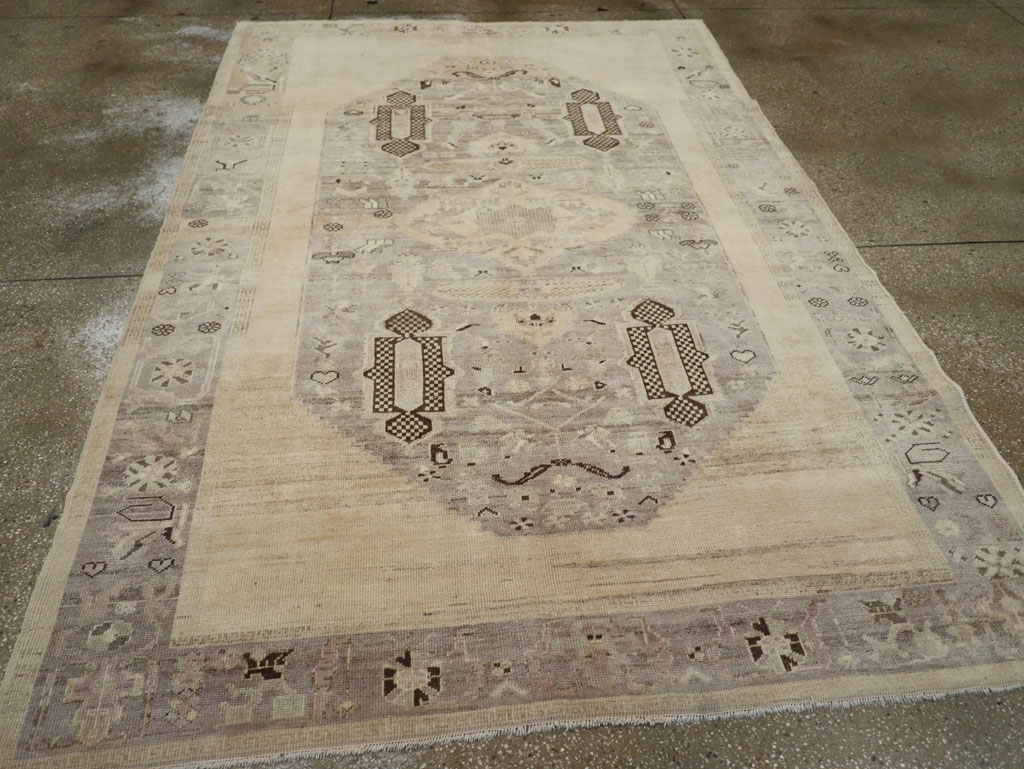 Vintage Turkish Anatolian Accent Rug, No.33488 - Gsblank