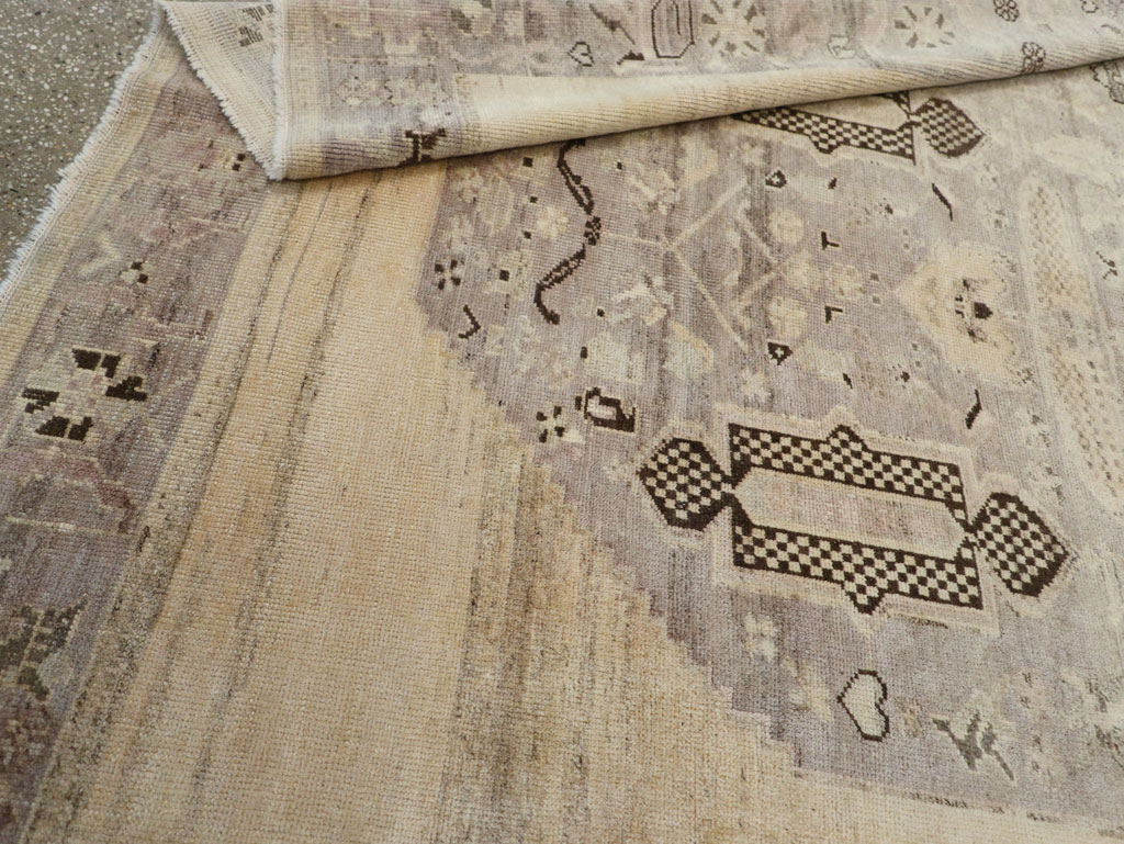 Vintage Turkish Anatolian Accent Rug, No.33488 - Gsblank