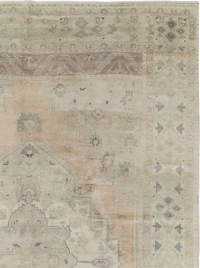 Vintage Turkish Anatolian Accent Carpet, No.33490 - Gsblank
