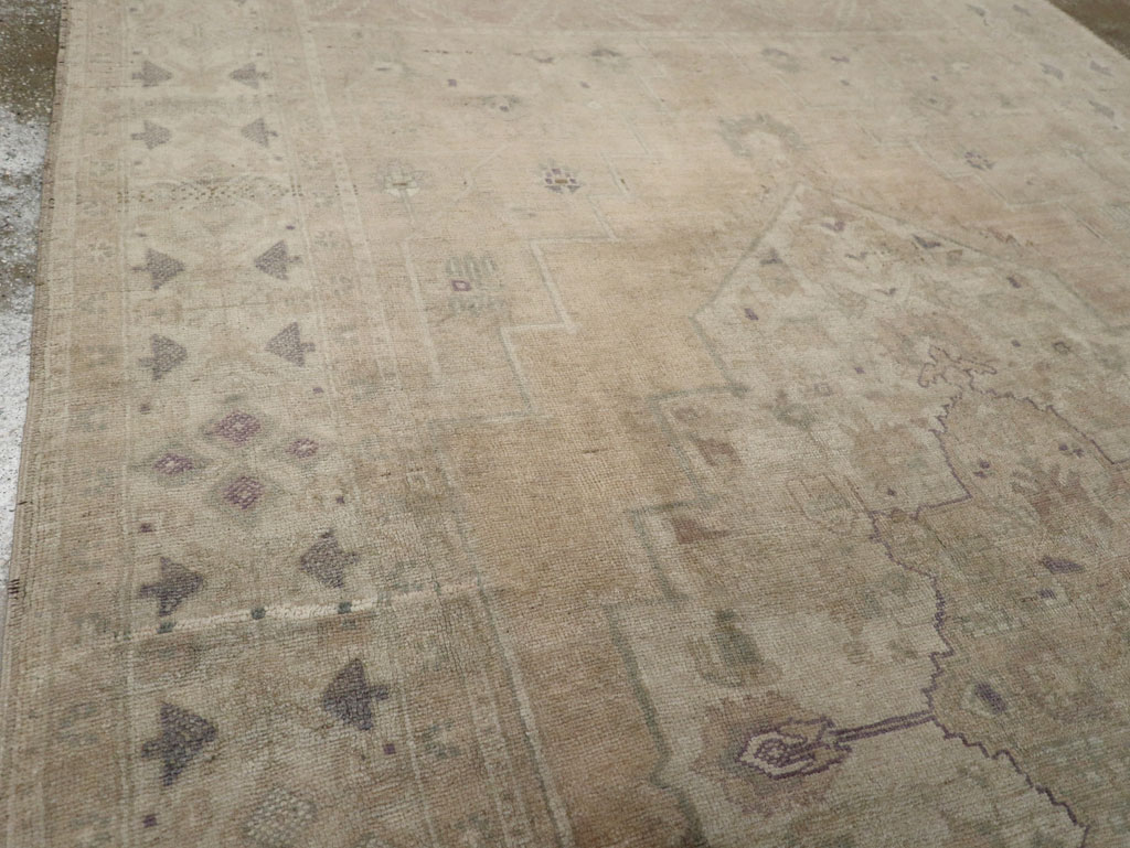 Vintage Turkish Anatolian Accent Carpet, No.33490 - Gsblank