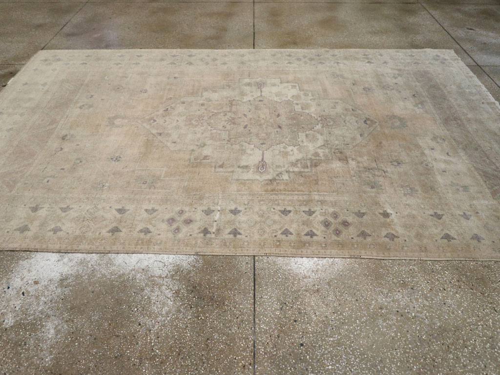 Vintage Turkish Anatolian Accent Carpet, No.33490 - Gsblank