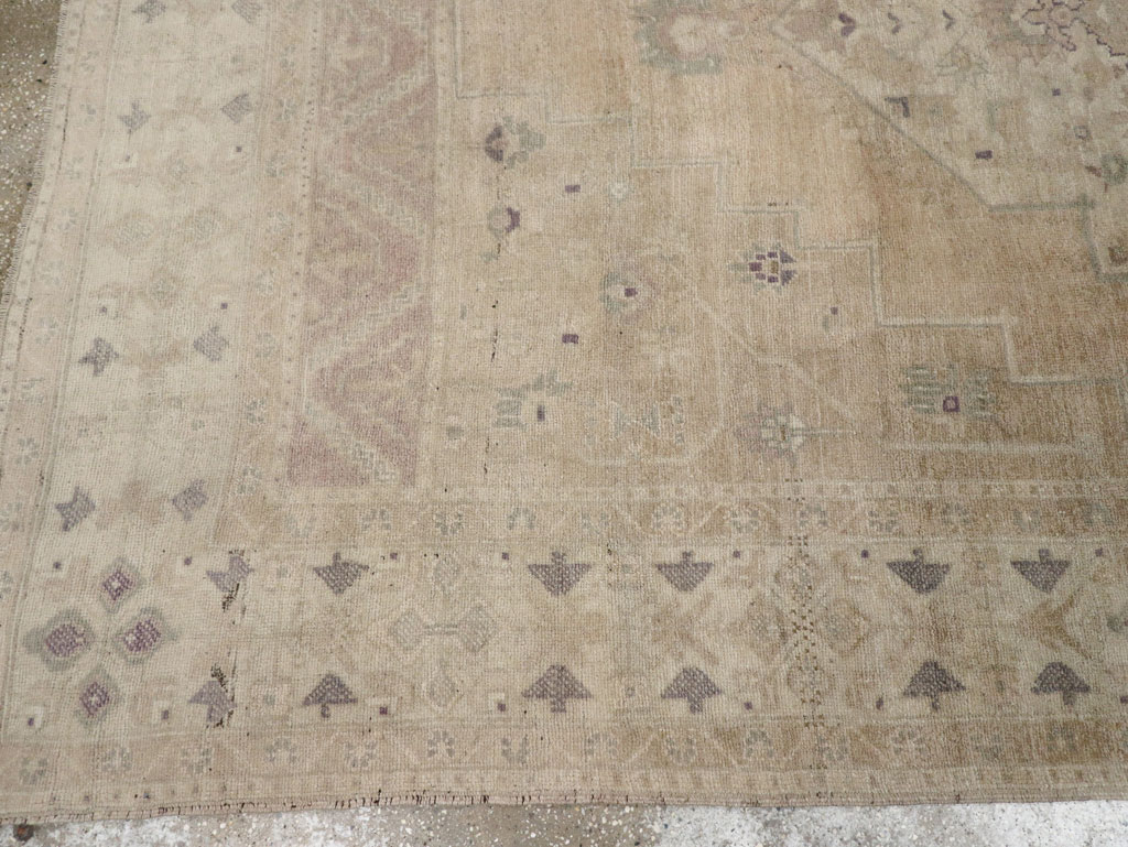 Vintage Turkish Anatolian Accent Carpet, No.33490 - Gsblank