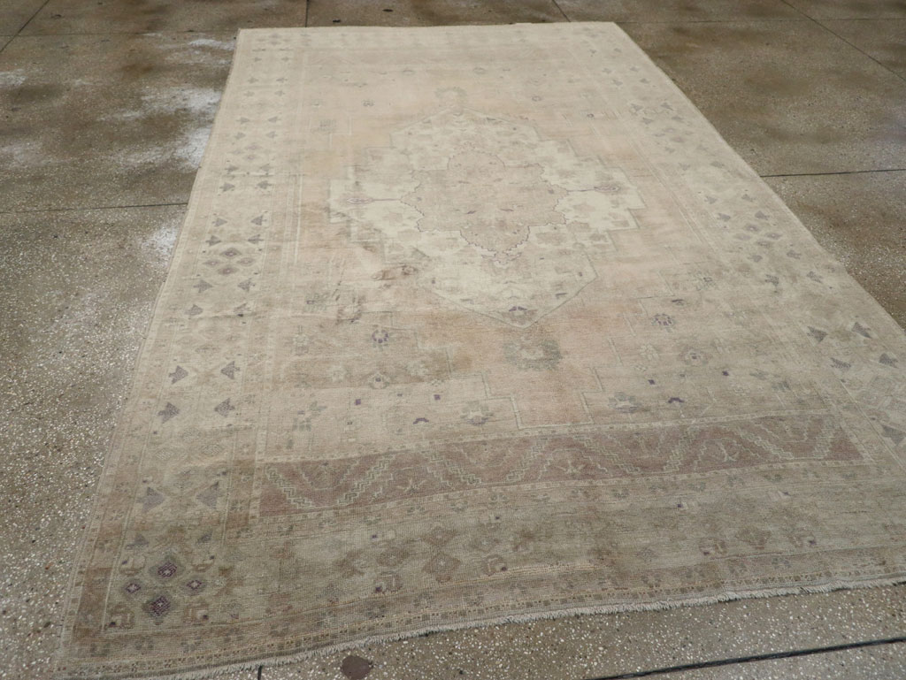 Vintage Turkish Anatolian Accent Carpet, No.33490 - Gsblank