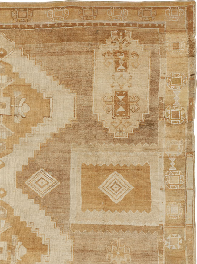 Vintage Turkish Anatolian Room Size Carpet, No.33572 - Gsblank