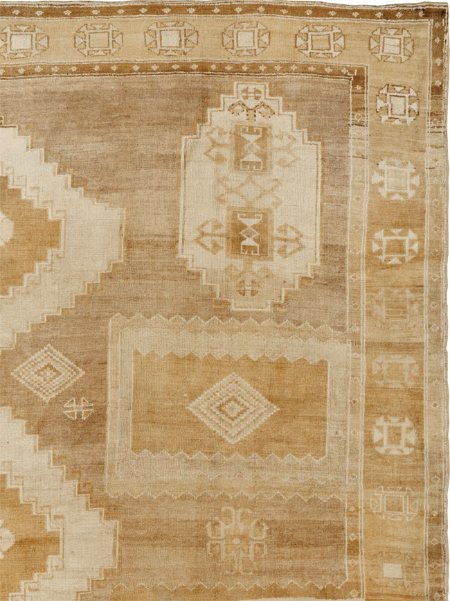 Vintage Turkish Anatolian Room Size Carpet, No.33572 - Gsblank