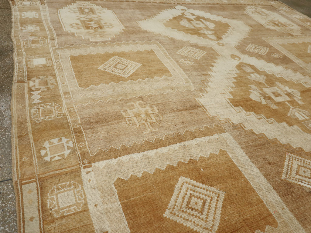 Vintage Turkish Anatolian Room Size Carpet, No.33572 - Gsblank