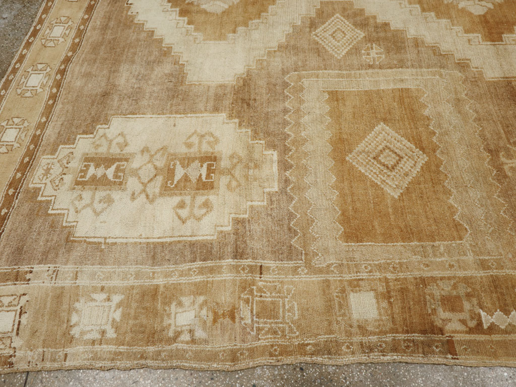 Vintage Turkish Anatolian Room Size Carpet, No.33572 - Gsblank