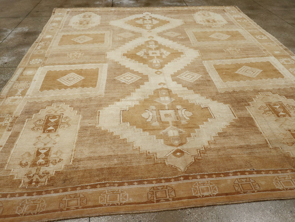 Vintage Turkish Anatolian Room Size Carpet, No.33572 - Gsblank