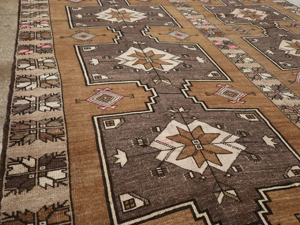 Vintage Turkish Anatolian Room Size Carpet, No.33587 - Gsblank