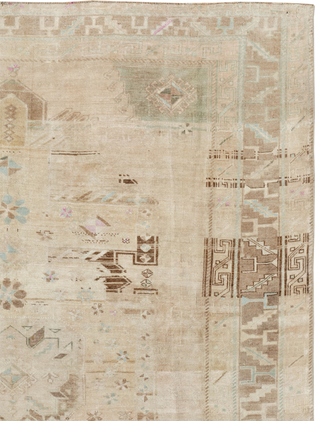 Vintage Turkish Anatolian Accent Rug, No.33614 - Gsblank