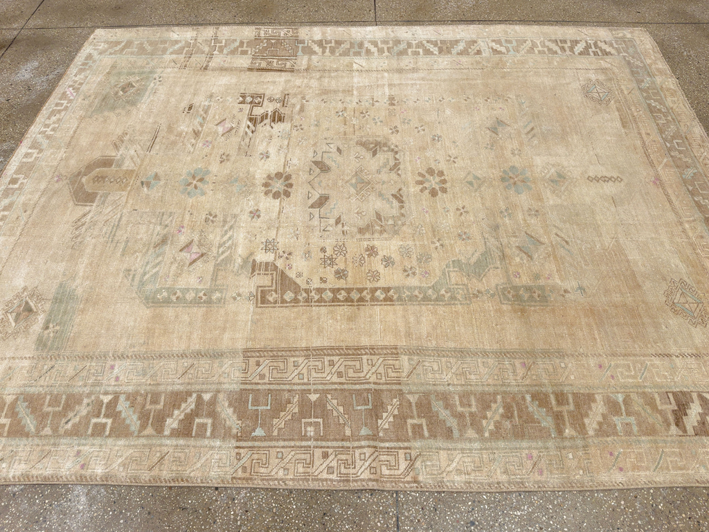 Vintage Turkish Anatolian Accent Rug, No.33614 - Gsblank