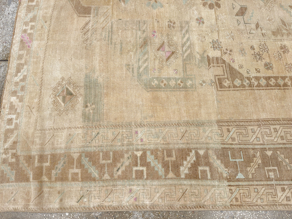 Vintage Turkish Anatolian Accent Rug, No.33614 - Gsblank