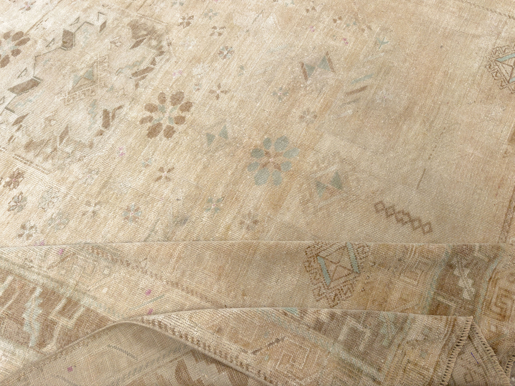 Vintage Turkish Anatolian Accent Rug, No.33614 - Gsblank