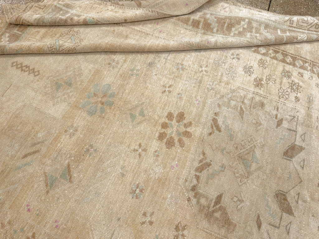 Vintage Turkish Anatolian Accent Rug, No.33614 - Gsblank