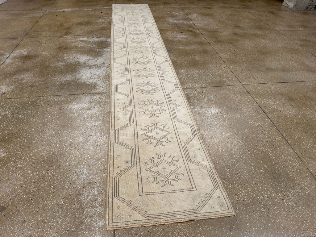 Vintage Turkish Anatolian Long Runner, No.33627 - Gsblank