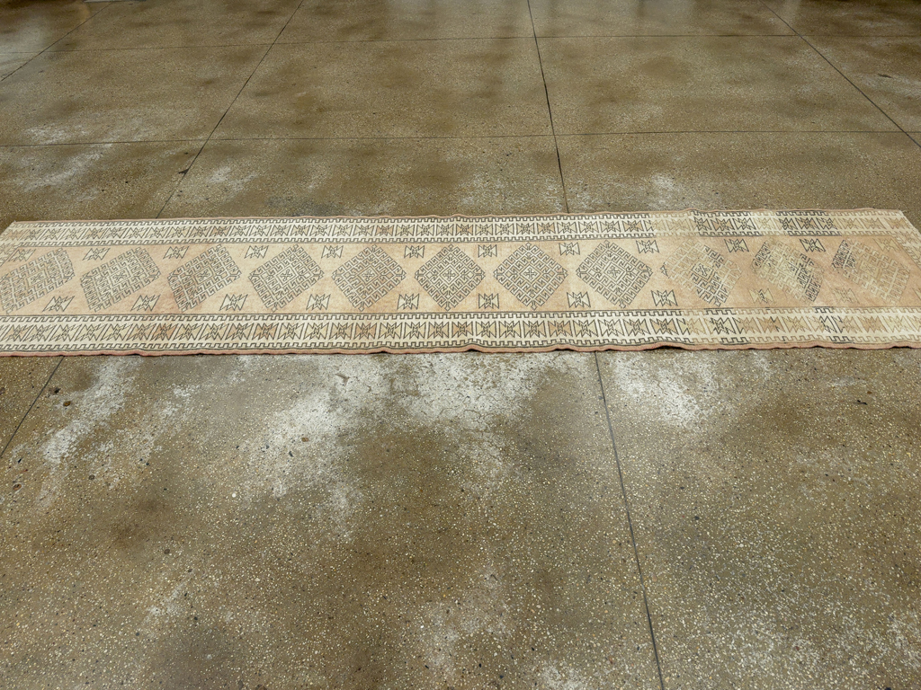 Vintage Turkish Anatolian Runner, No.33665 - Gsblank