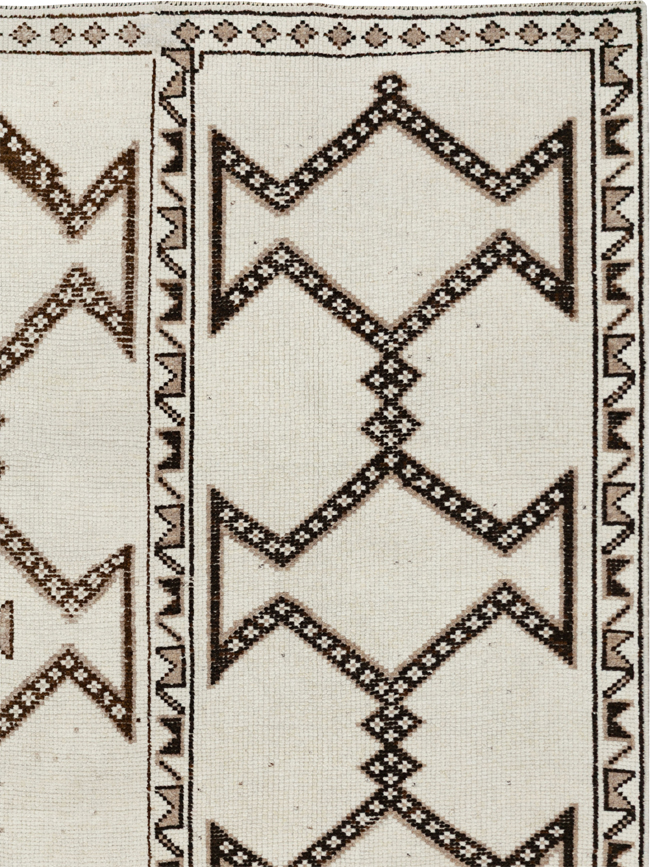Vintage Turkish Anatolian Room Size Carpet, No.33672 - Gsblank