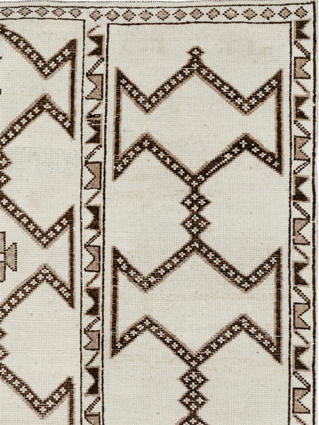 Vintage Turkish Anatolian Room Size Carpet, No.33672 - Gsblank