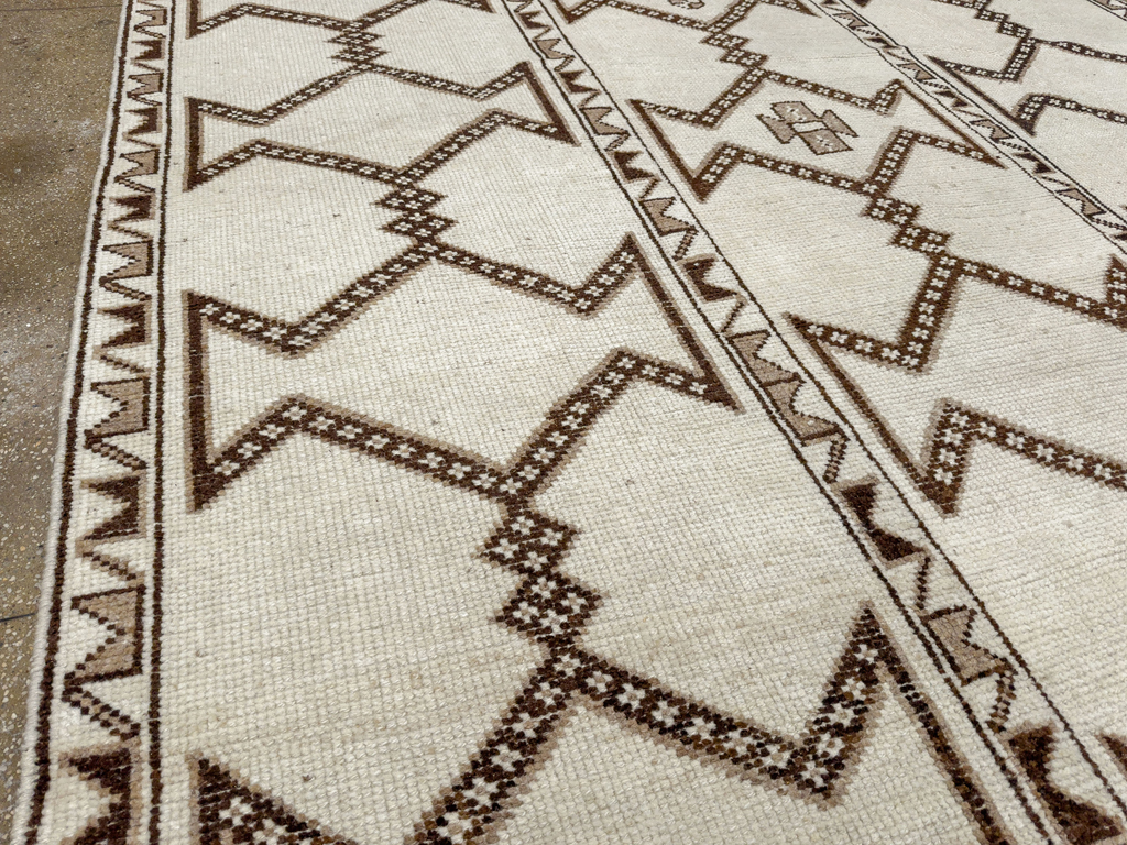 Vintage Turkish Anatolian Room Size Carpet, No.33672 - Gsblank