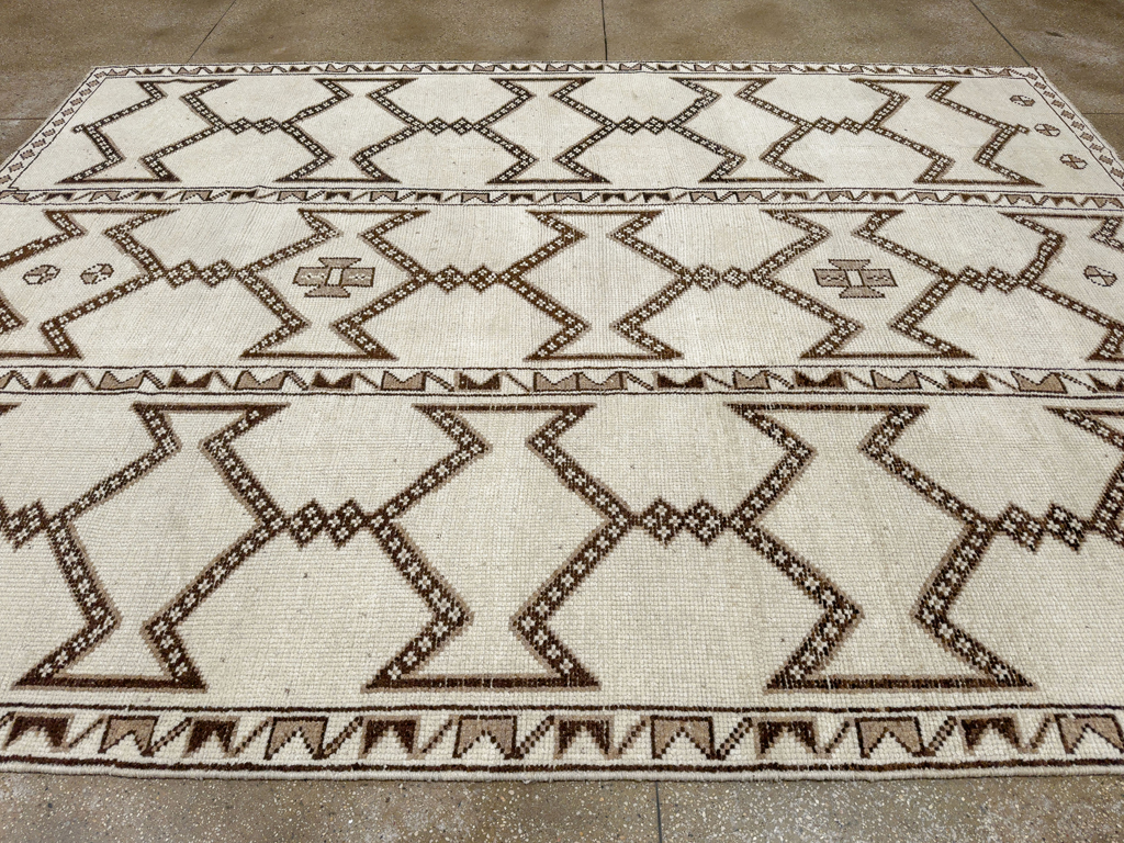 Vintage Turkish Anatolian Room Size Carpet, No.33672 - Gsblank