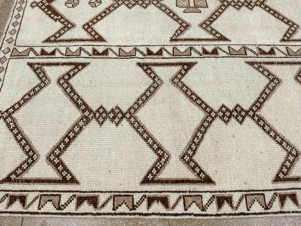 Vintage Turkish Anatolian Room Size Carpet, No.33672 - Gsblank