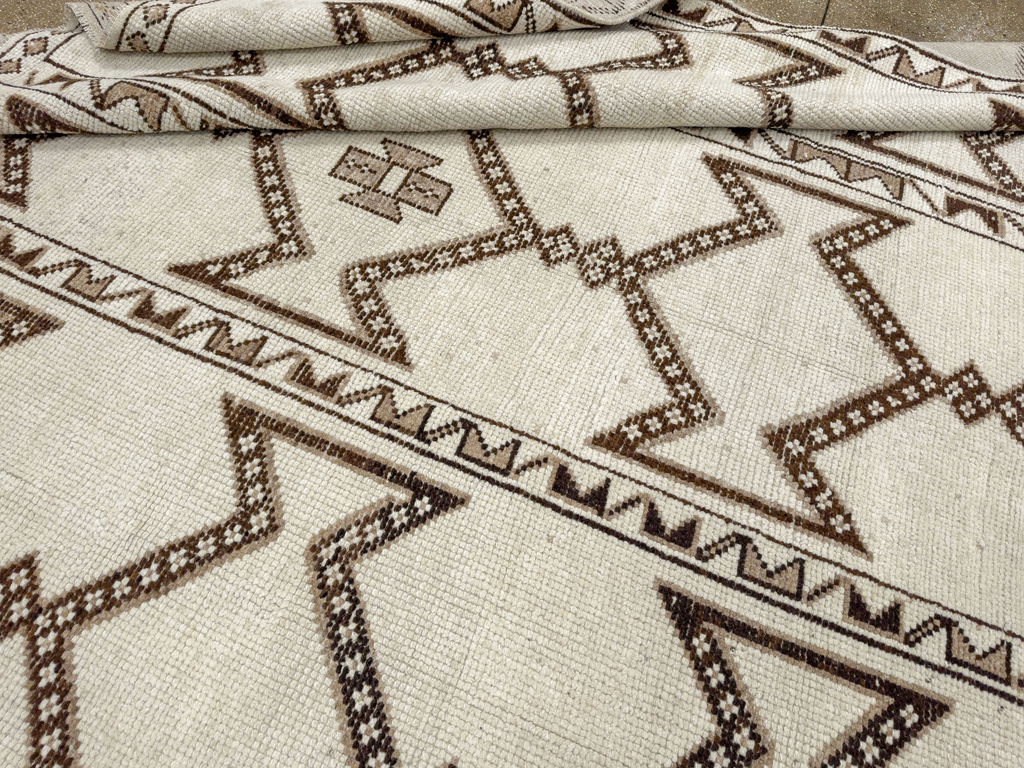 Vintage Turkish Anatolian Room Size Carpet, No.33672 - Gsblank