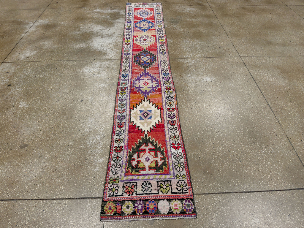Vintage Turkish Anatolian Runner, No.33694 - Gsblank