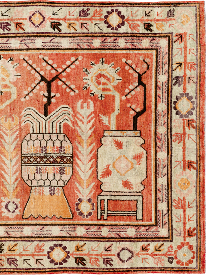 Vintage East Turkestan Pictorial Vase Khotan Rug, No.33698 - Gsblank