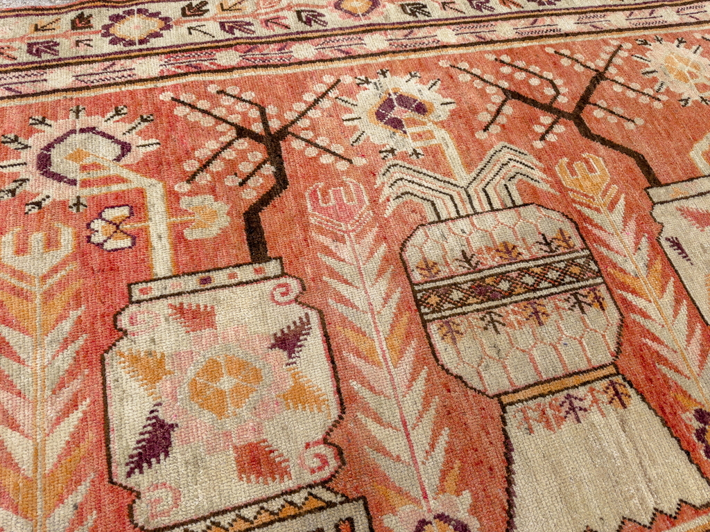 Vintage East Turkestan Pictorial Vase Khotan Rug, No.33698 - Gsblank