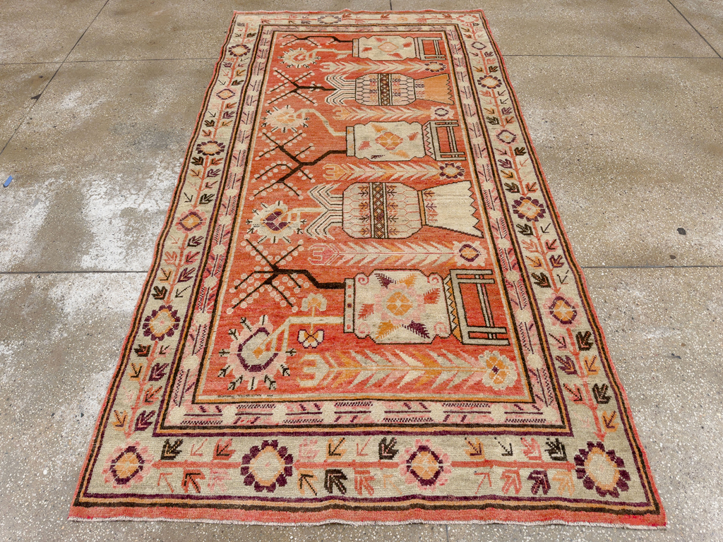 Vintage East Turkestan Pictorial Vase Khotan Rug, No.33698 - Gsblank