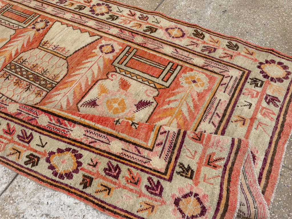 Vintage East Turkestan Pictorial Vase Khotan Rug, No.33698 - Gsblank