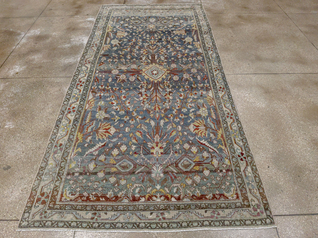 Antique Persian Mahal Gallery Carpet, No.33709 - Gsblank