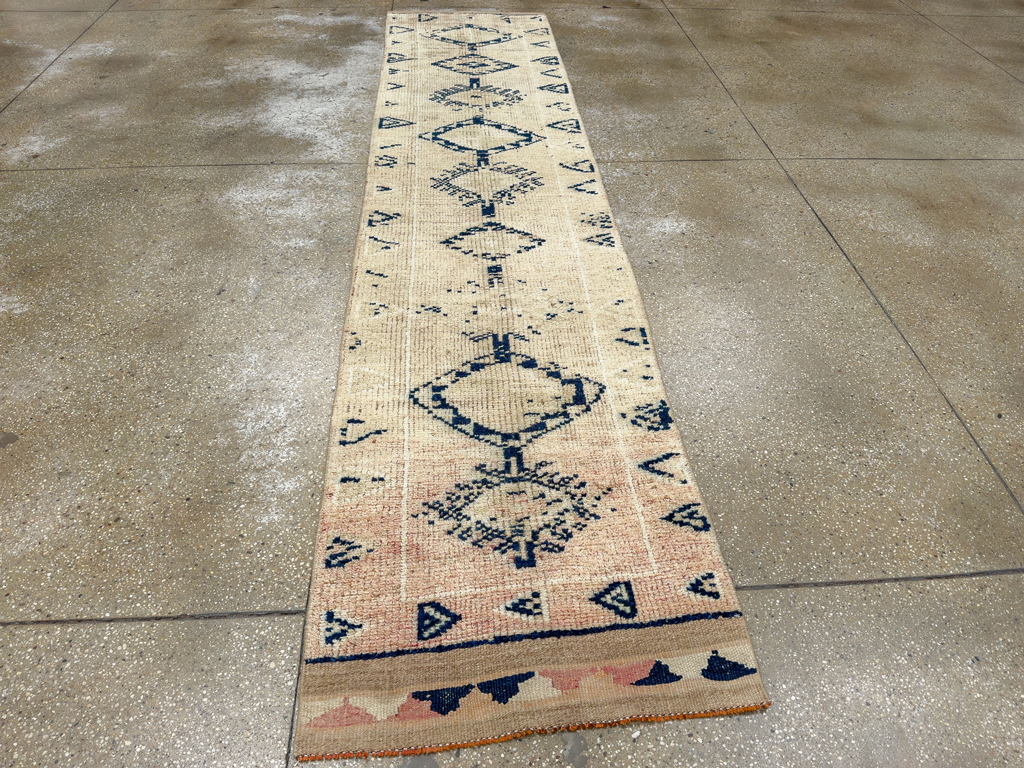 Vintage Turkish Anatolian Runner, No.33723 - Gsblank
