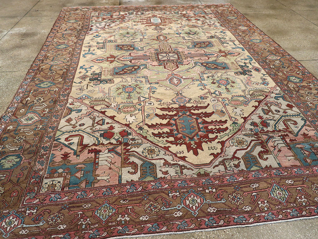 Antique Persian Serapi Carpet, No.8356 - Gsblank