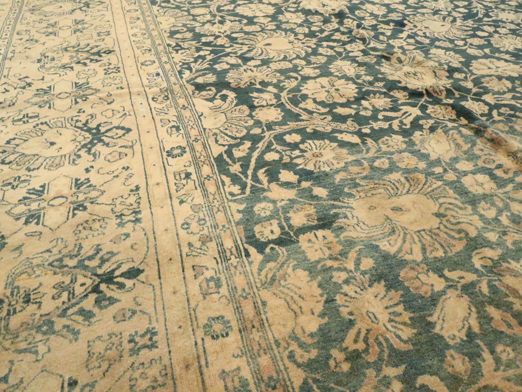 Antique Persian Sarouk Carpet, No.8616 - Gsblank