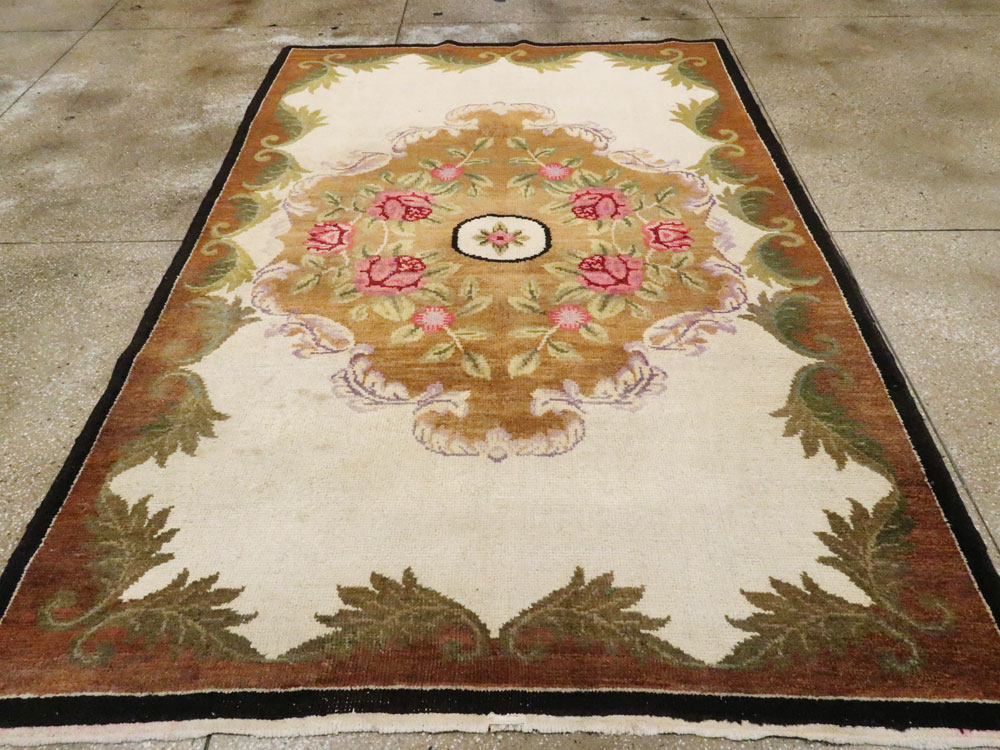 Vintage European Continental Carpet, No.8774 - Gsblank