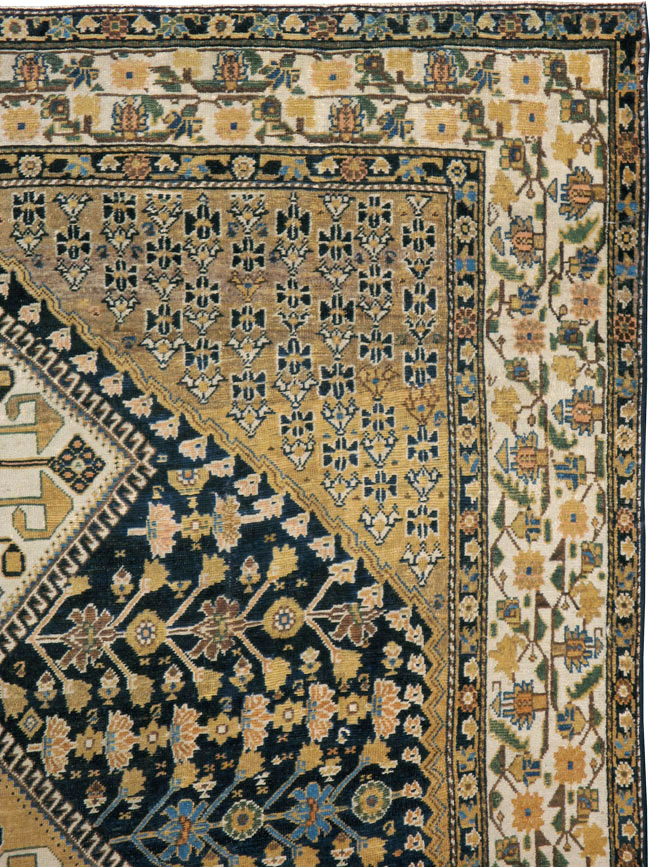 Antique Persian Shiraz Gallery Carpet, No.9147 - Gsblank