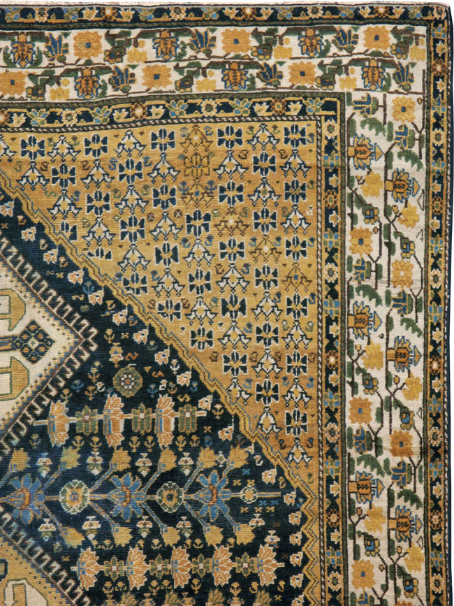 Antique Persian Shiraz Gallery Carpet, No.9147 - Gsblank