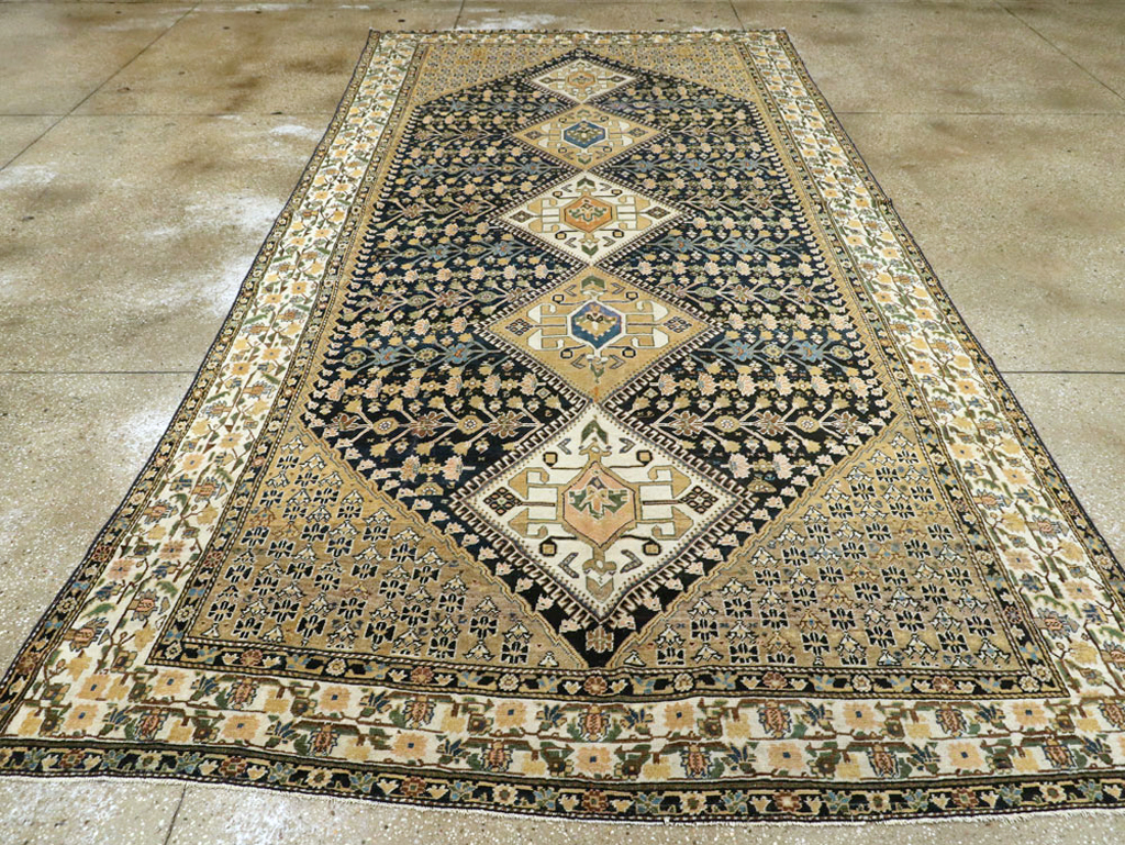 Antique Persian Shiraz Gallery Carpet, No.9147 - Gsblank