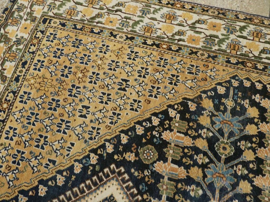 Antique Persian Shiraz Gallery Carpet, No.9147 - Gsblank