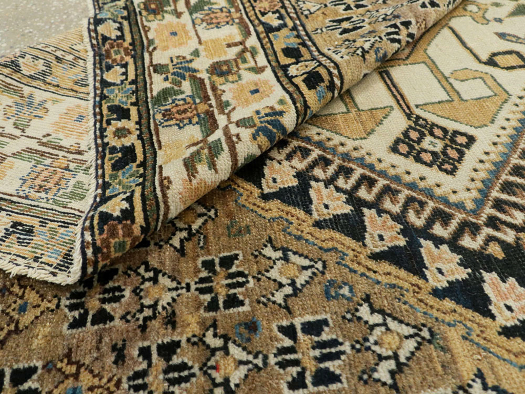 Antique Persian Shiraz Gallery Carpet, No.9147 - Gsblank