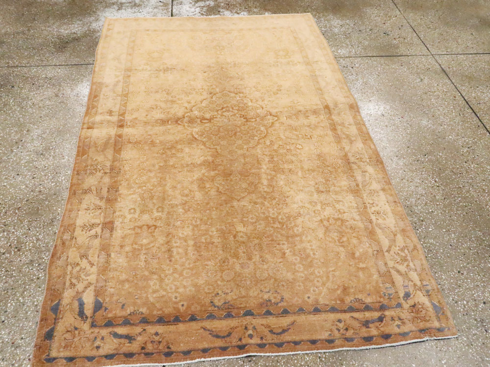 An Agra Rug, No.9594 - Gsblank