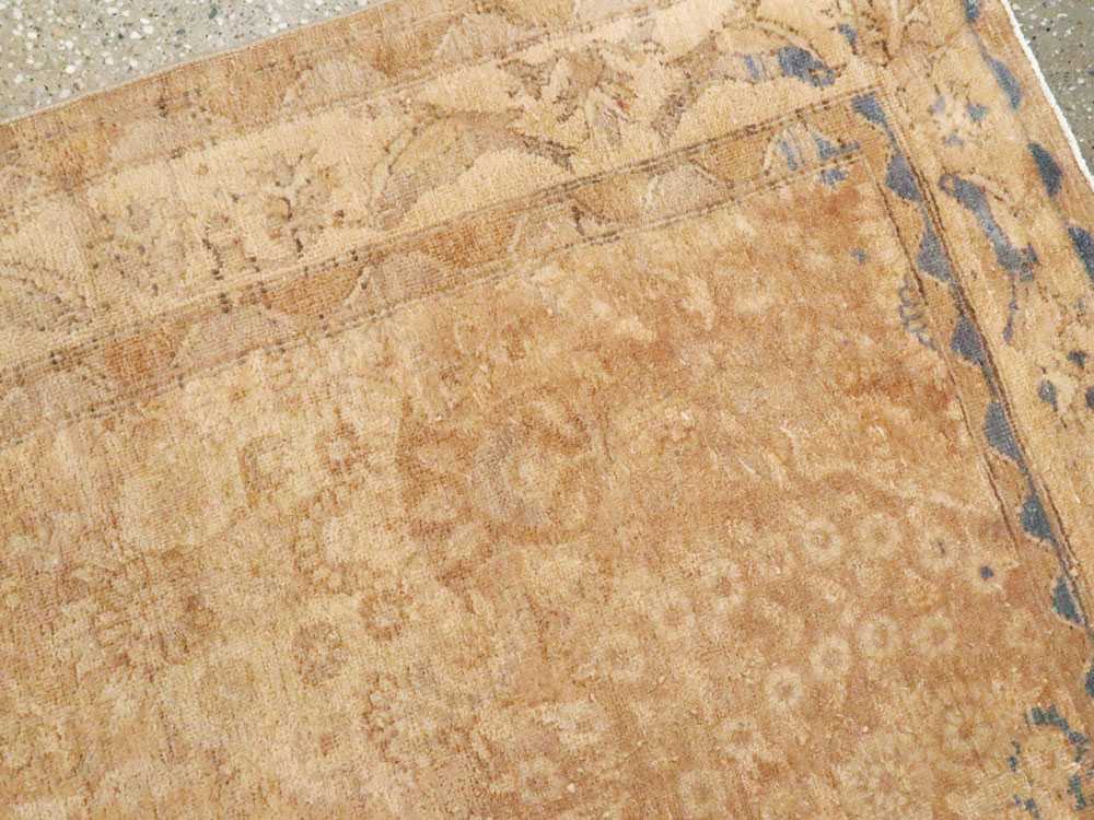 An Agra Rug, No.9594 - Gsblank