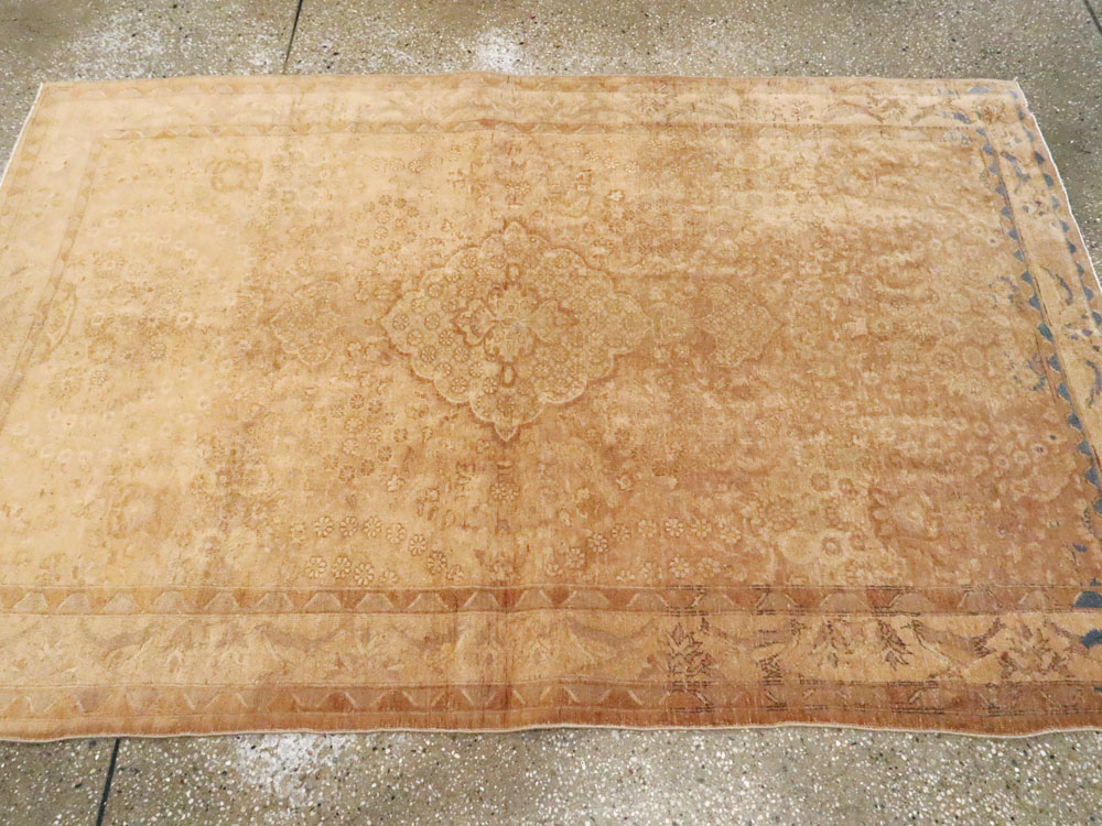 An Agra Rug, No.9594 - Gsblank