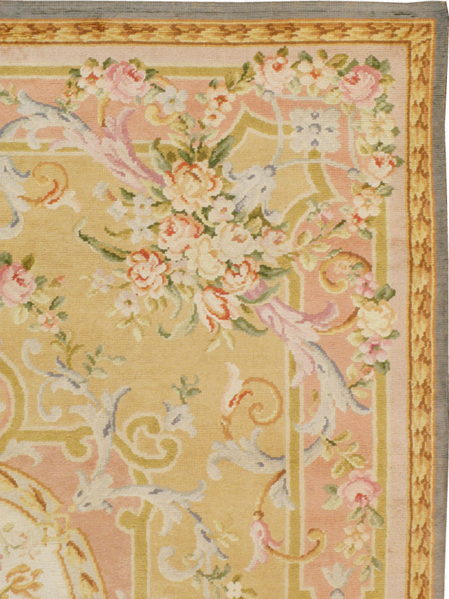 Vintage European Savonnerie Carpet, No.9835 - Gsblank